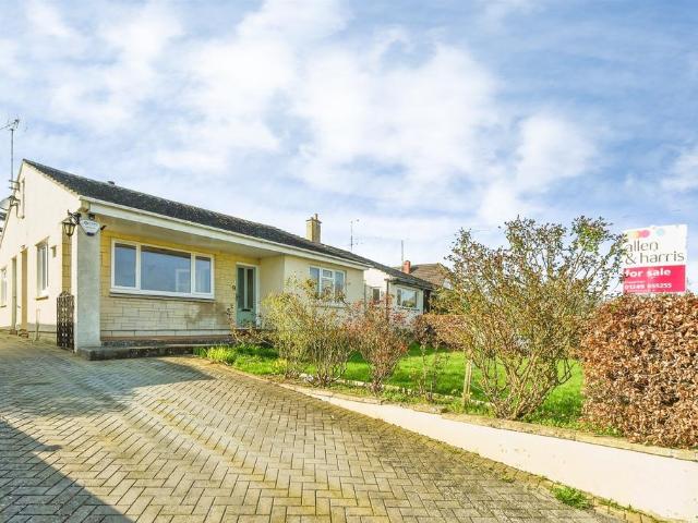 3 bedroom detached bungalow for sale