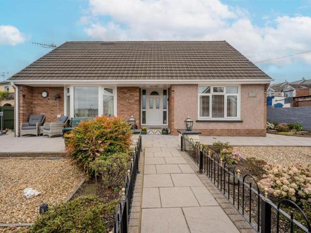 3 bedroom detached bungalow for sale