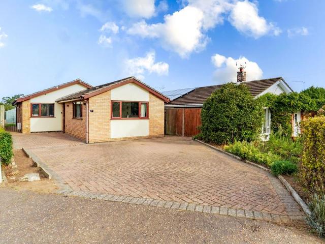 3 bedroom detached bungalow for sale