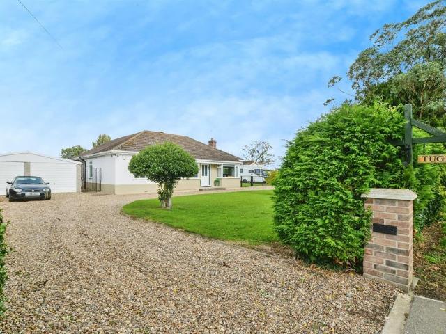 3 bedroom detached bungalow for sale