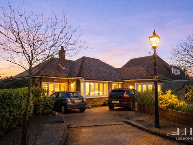 3 bedroom detached bungalow for sale