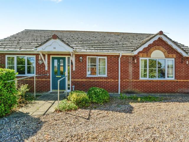 3 bedroom detached bungalow for sale