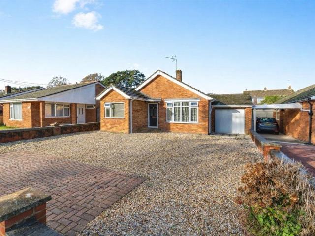 3 bedroom detached bungalow for sale