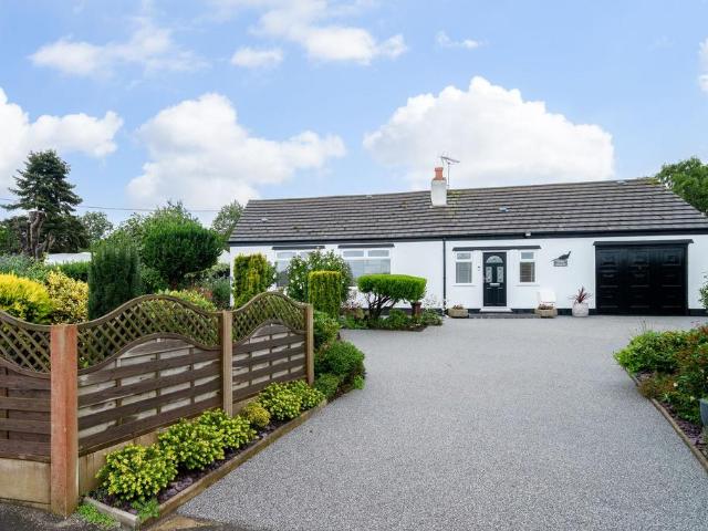 3 bedroom detached bungalow for sale