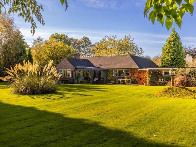 3 bedroom detached bungalow for sale