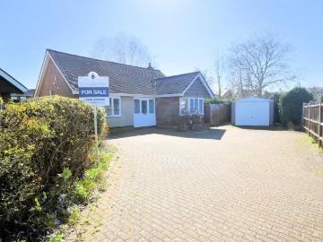 3 bedroom detached bungalow for sale