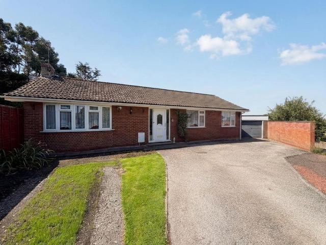 3 bedroom detached bungalow for sale