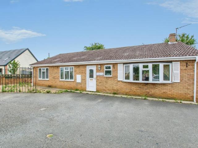 3 bedroom detached bungalow for sale