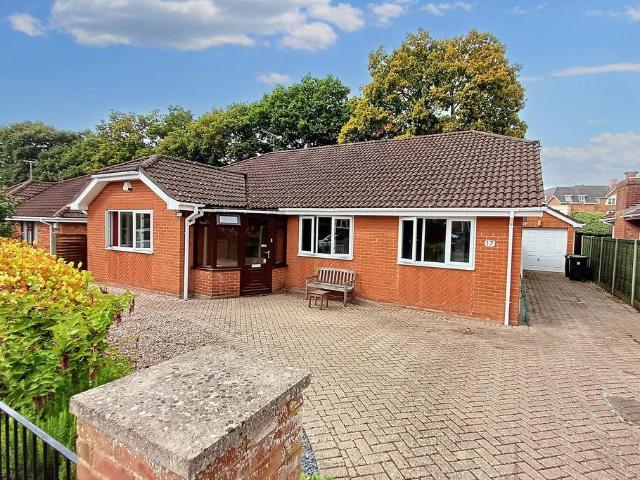 3 bedroom detached bungalow for sale