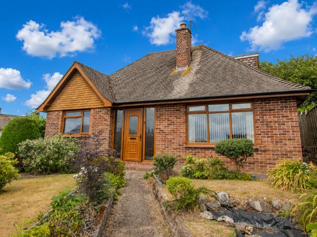 3 bedroom detached bungalow for sale