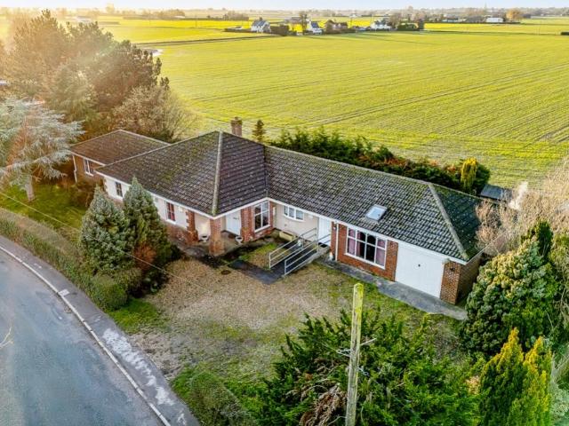 3 bedroom detached bungalow for sale