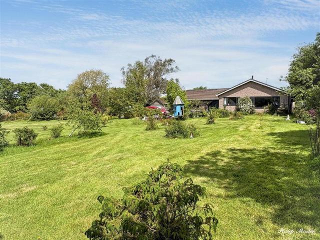 3 bedroom detached bungalow for sale