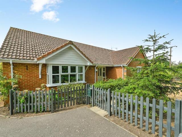 3 bedroom detached bungalow for sale