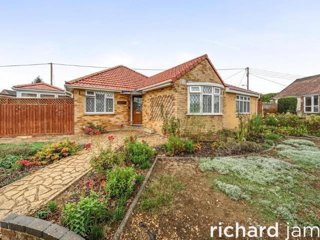 3 bedroom detached bungalow for sale