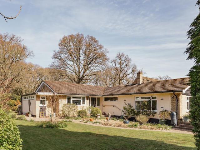 3 bedroom detached bungalow for sale