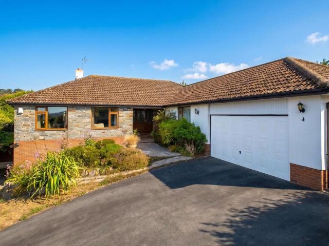 3 bedroom detached bungalow for sale