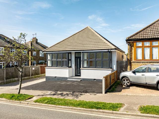 4 bedroom detached bungalow for sale
