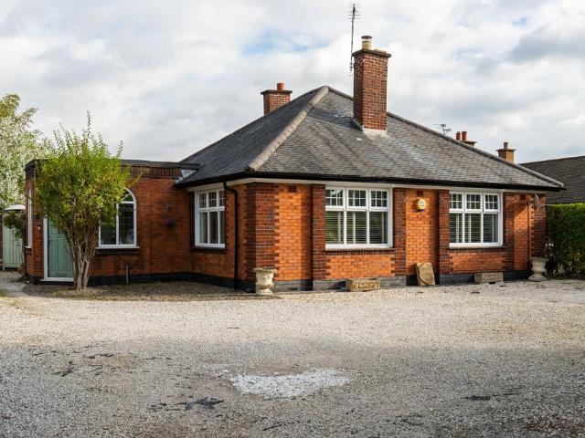 3 bedroom detached bungalow for sale