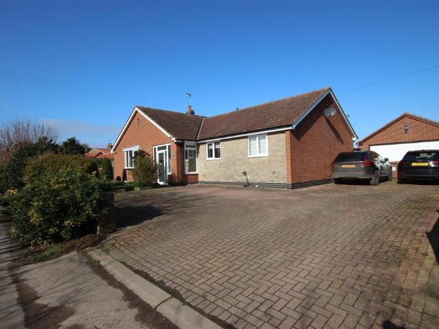 3 bedroom detached bungalow for sale