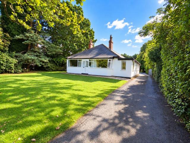 3 bedroom detached bungalow for sale