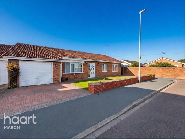 3 bedroom detached bungalow for sale