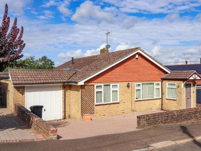 3 bedroom detached bungalow for sale