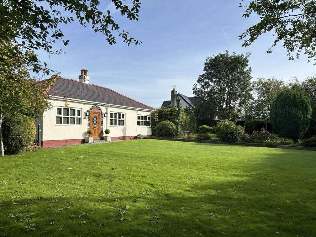 3 bedroom detached bungalow for sale