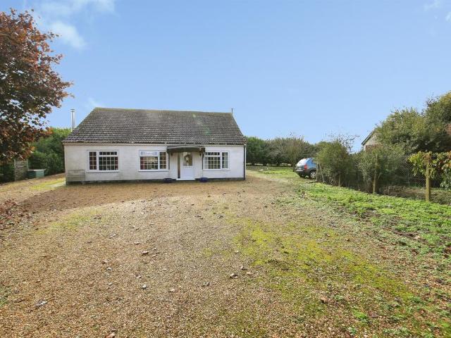 3 bedroom detached bungalow for sale