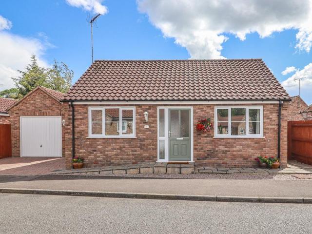 3 bedroom detached bungalow for sale