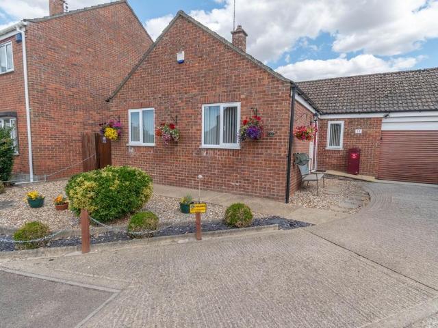 3 bedroom detached bungalow for sale