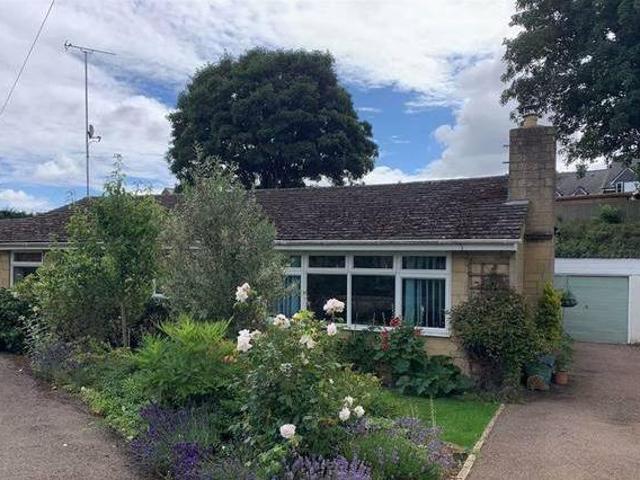 3 bedroom detached bungalow for sale in Austins Way Hook Norton Oxfordshire OX15