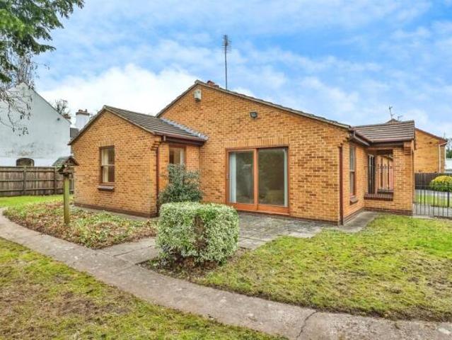 3 bedroom detached bungalow for sale in Woodyard Lane, Wollaton, NG8