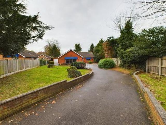 3 bedroom Detached bungalow To Let