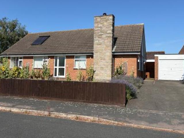 3 bedroom Detached bungalow To Let