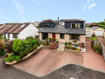 3 bedroom detached bungalow to rent