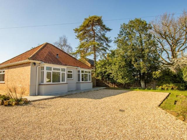 3 bedroom detached bungalow to rent