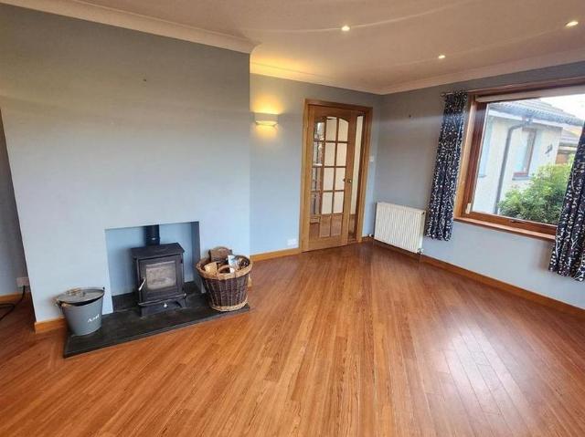 3 bedroom detached bungalow to rent