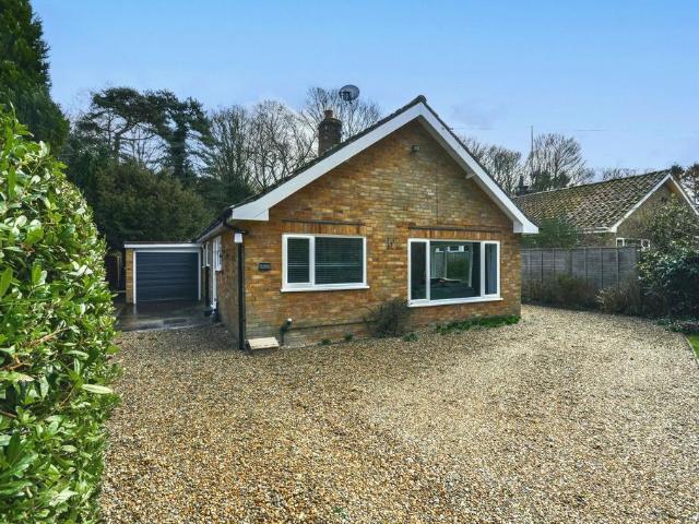 3 bedroom detached bungalow to rent