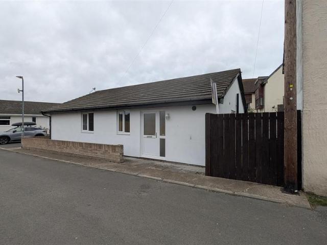 3 bedroom detached bungalow to rent
