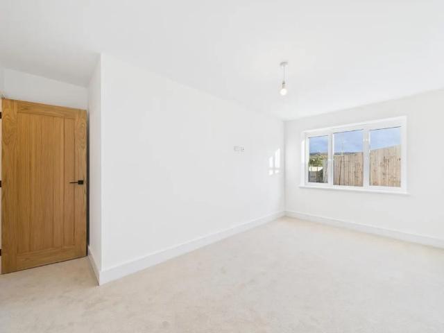 3 bedroom detached bungalow to rent