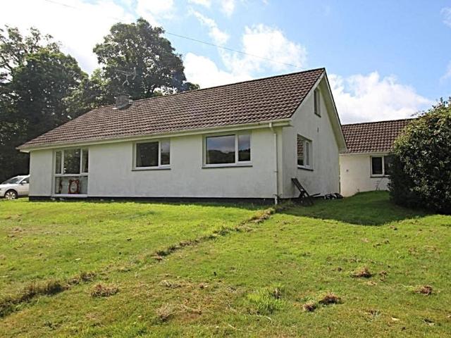 3 bedroom detached bungalow to rent