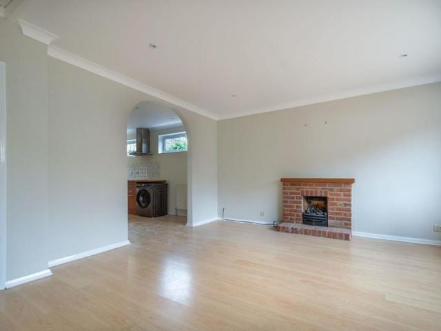 3 bedroom detached bungalow to rent