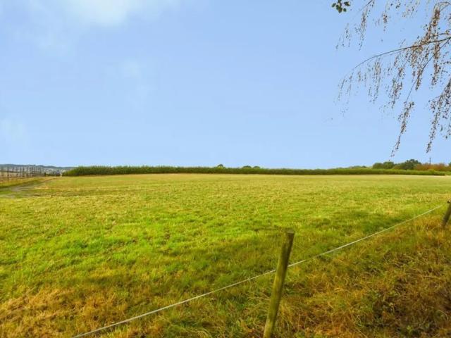 3 bedroom detached bungalow to rent