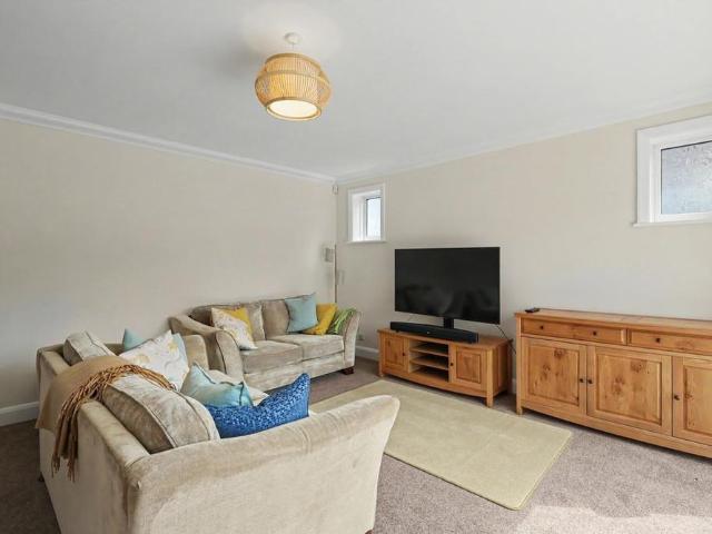 3 bedroom detached bungalow to rent