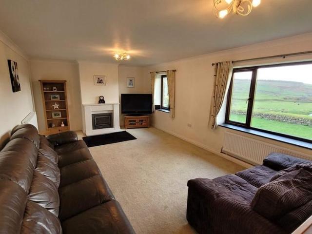 3 bedroom detached bungalow to rent