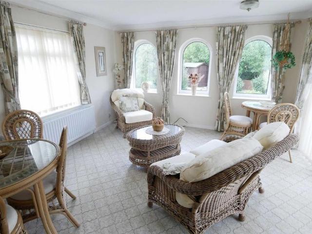 3 bedroom detached bungalow to rent