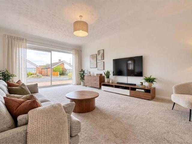 3 bedroom detached bungalow to rent