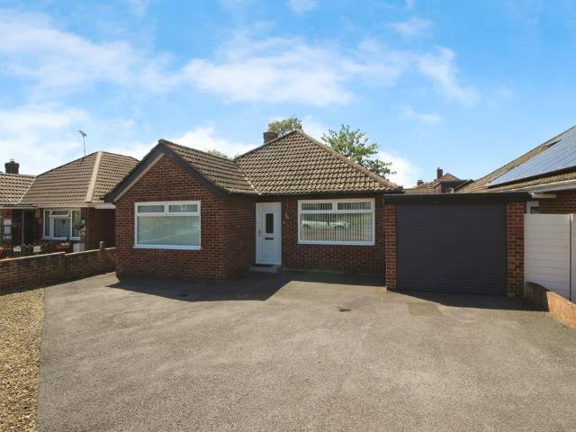 3 bedroom detached bungalow to rent