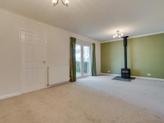 3 bedroom detached bungalow to rent