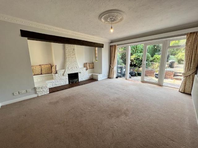 3 bedroom detached bungalow to rent